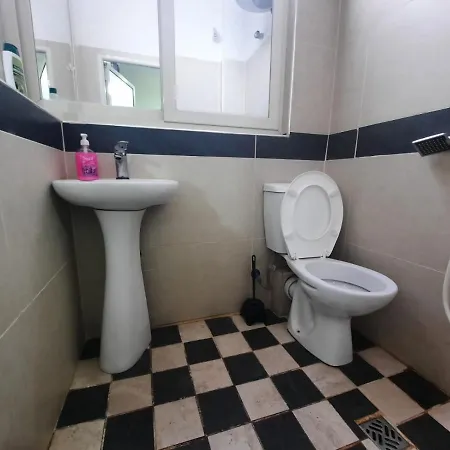 Lovely Apt.1-7 דירה *