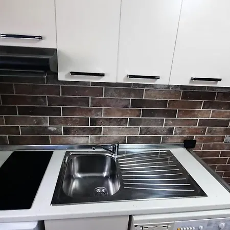 Lovely Apt.1-7 דירה